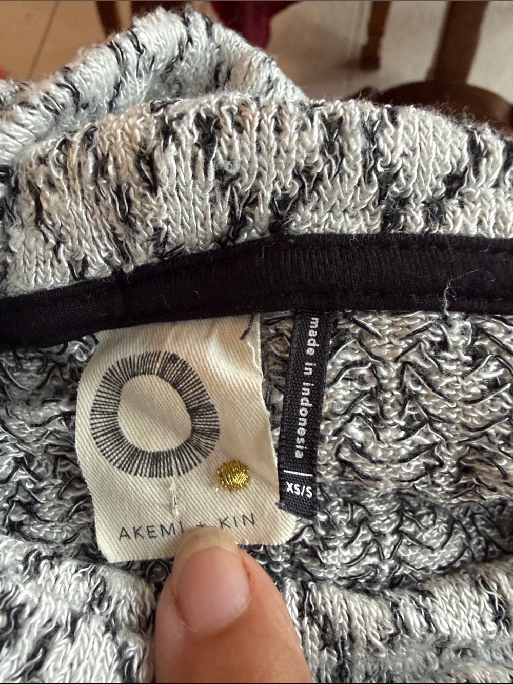 Akemi + Kin XS/S Sweater - Picture 4 of 8